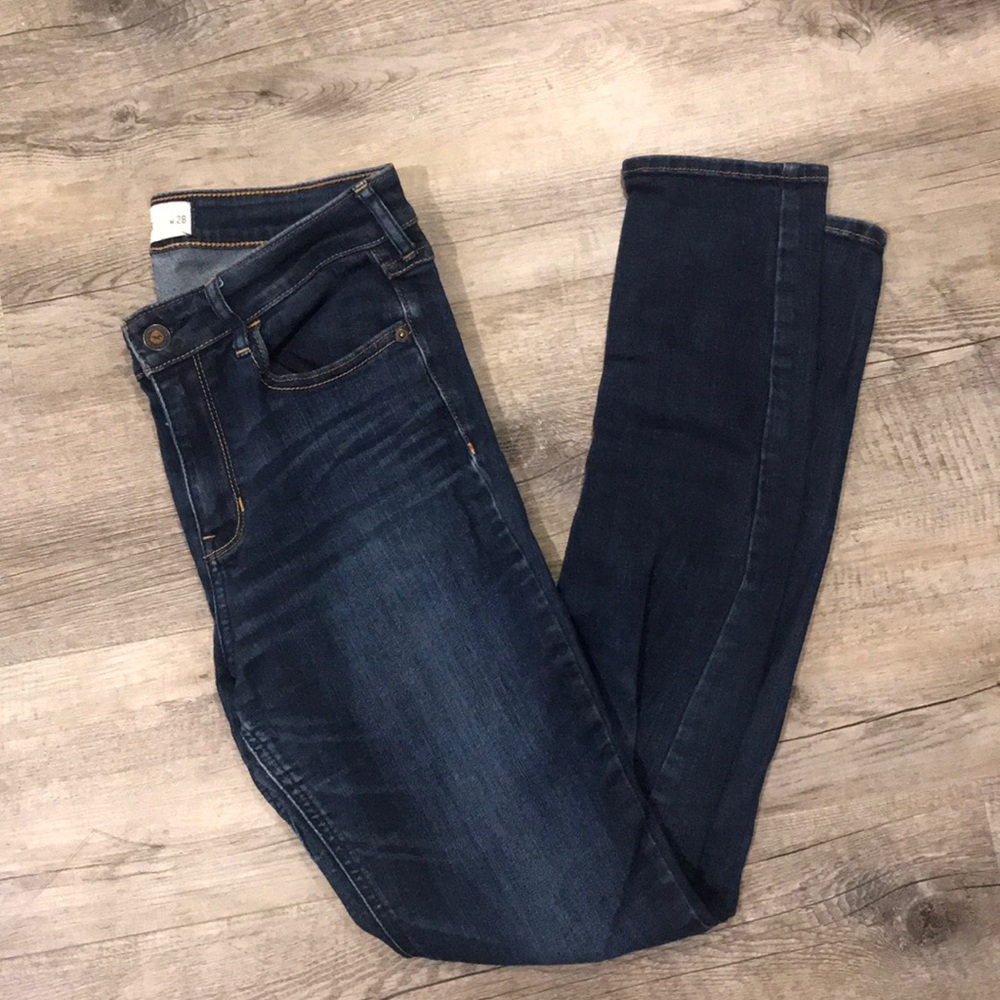 Hollister high rise dark denim size 7